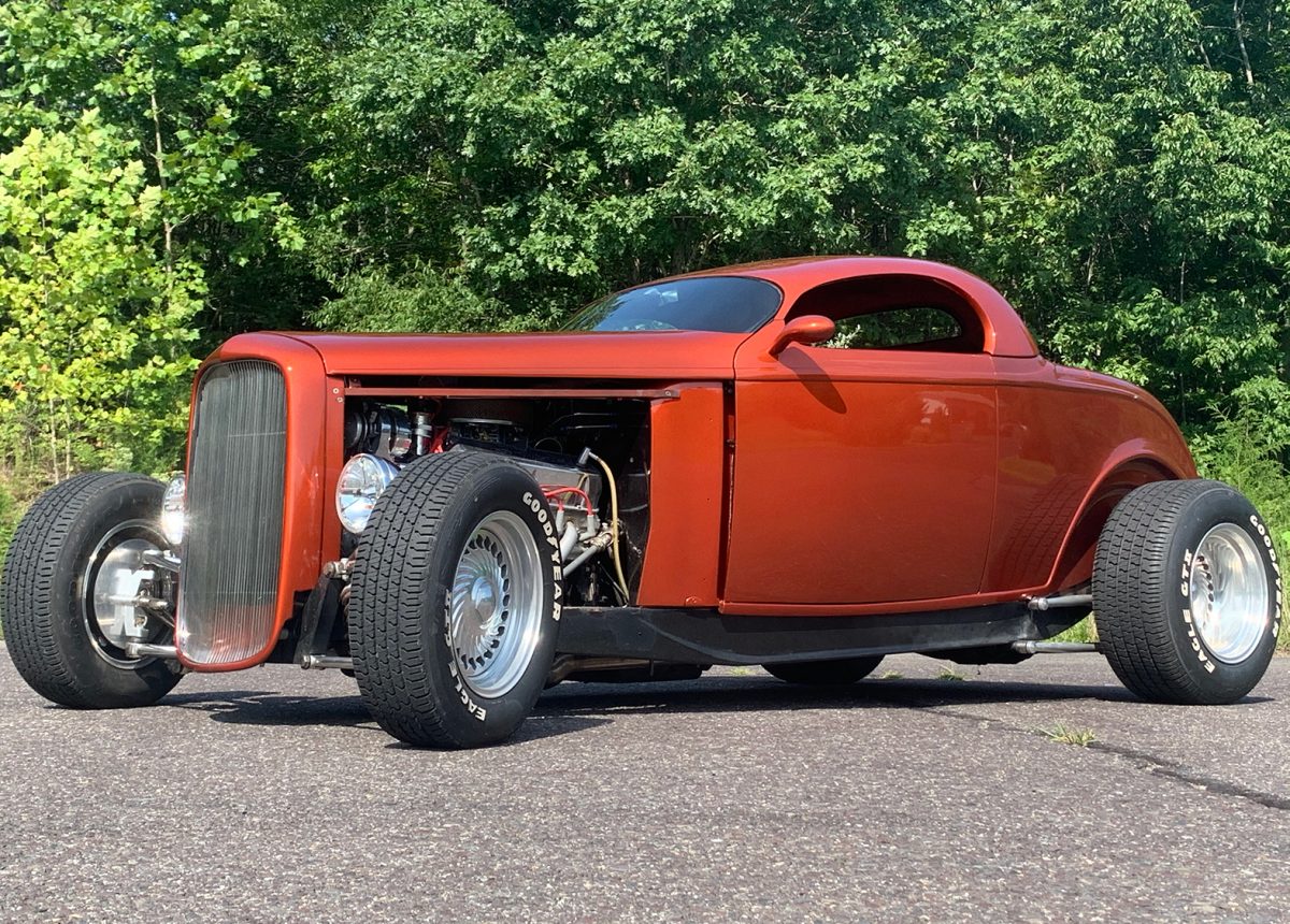 1932 Ford Roader, Zipper body, powered by a Ford 351w crate engine. It has a Ford AOD transmission, four wheel disc brakes, independent front and rear suspension, and a Post trac rear end.